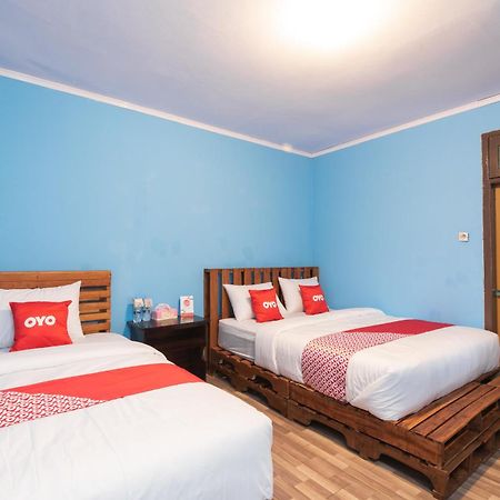 Oyo 1852 Intan Bromo Homestay Pasuruan Extérieur photo