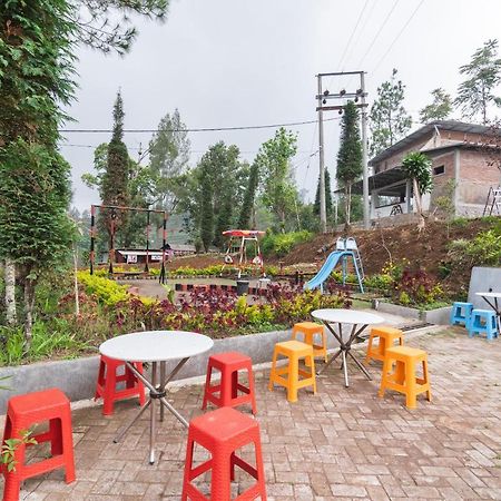 Oyo 1852 Intan Bromo Homestay Pasuruan Extérieur photo