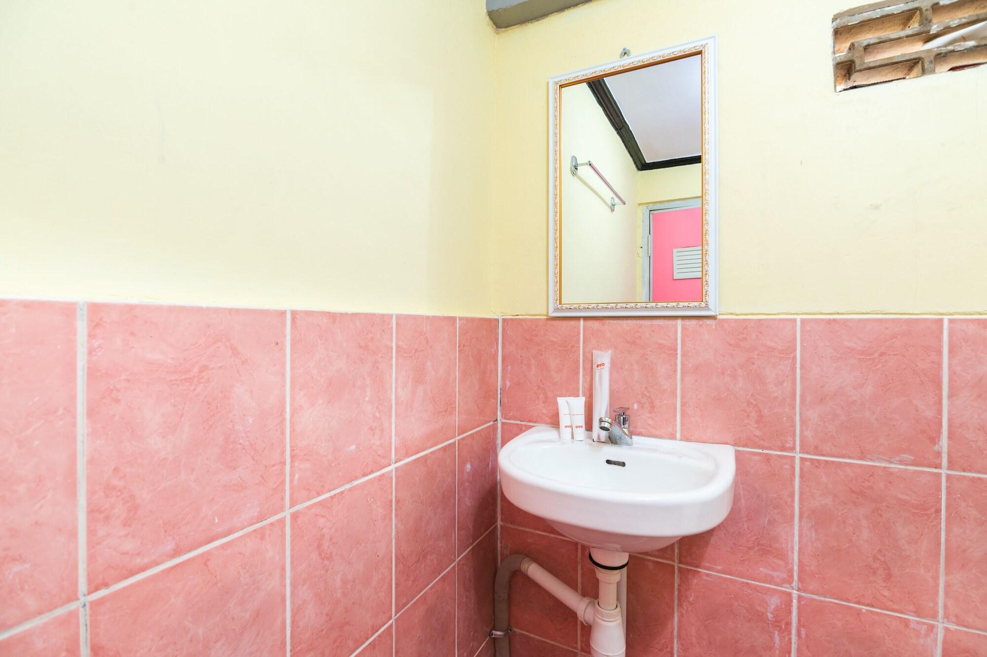 Oyo 1852 Intan Bromo Homestay Pasuruan Extérieur photo