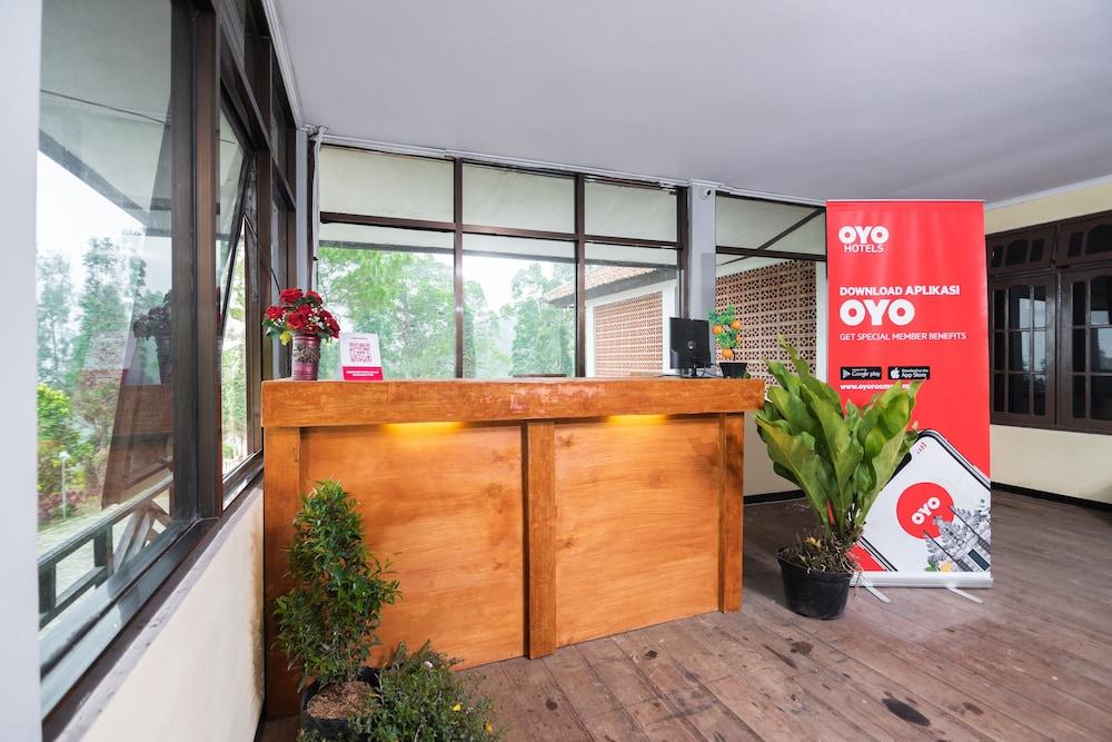 Oyo 1852 Intan Bromo Homestay Pasuruan Extérieur photo