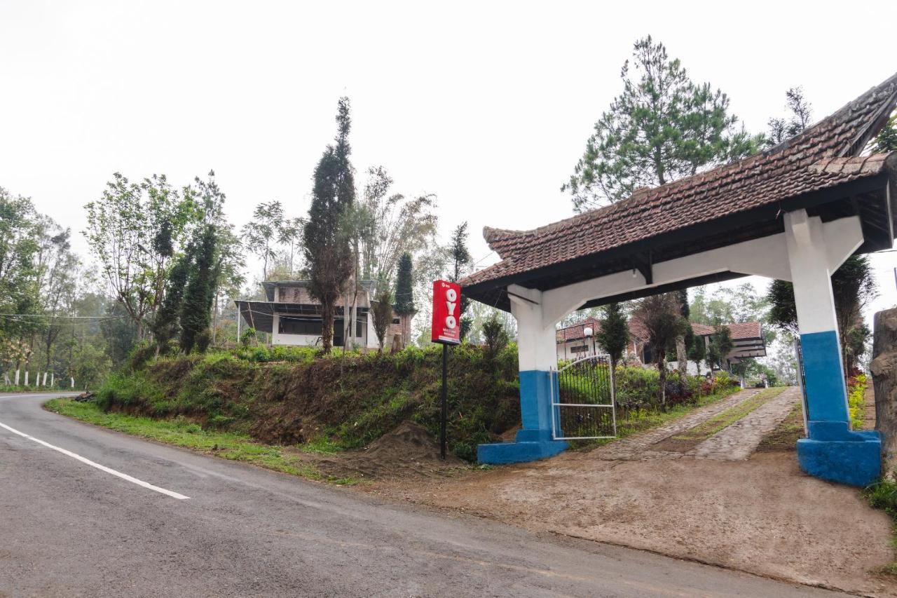 Oyo 1852 Intan Bromo Homestay Pasuruan Extérieur photo