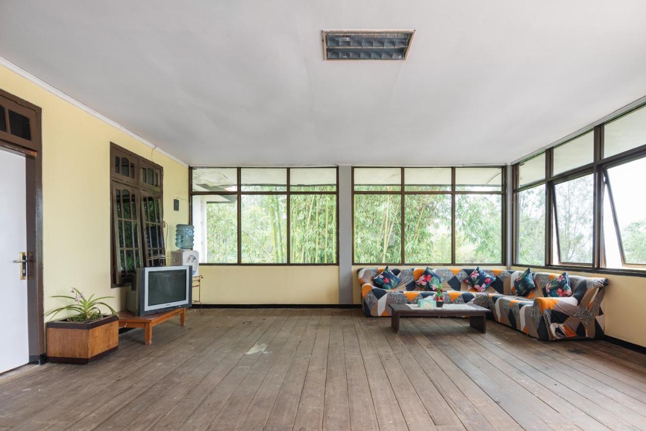 Oyo 1852 Intan Bromo Homestay Pasuruan Extérieur photo