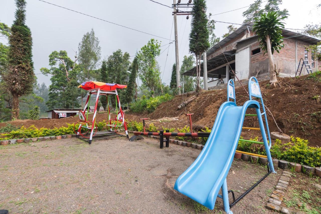 Oyo 1852 Intan Bromo Homestay Pasuruan Extérieur photo