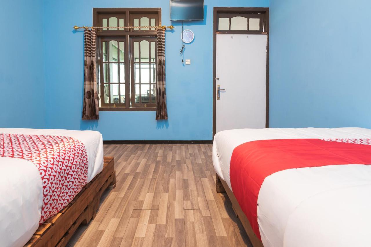 Oyo 1852 Intan Bromo Homestay Pasuruan Extérieur photo