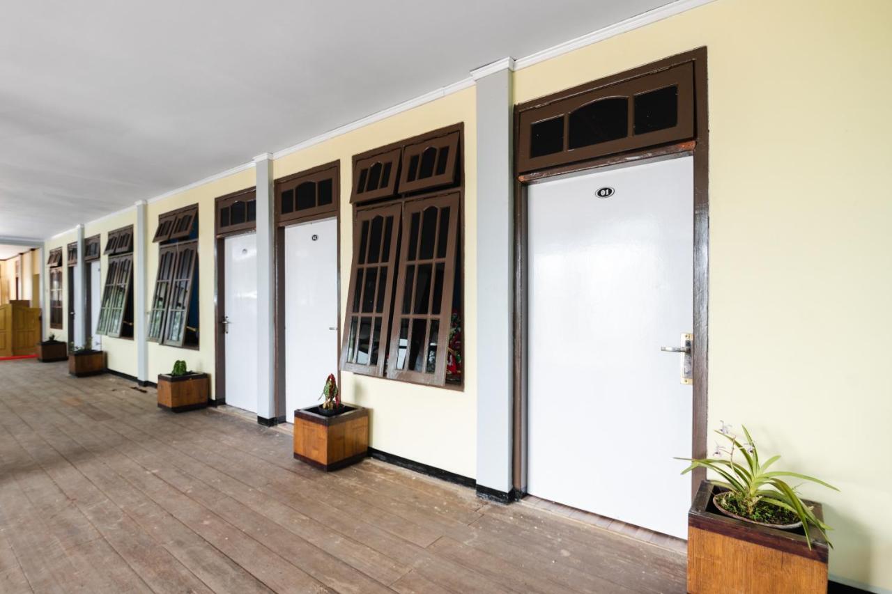 Oyo 1852 Intan Bromo Homestay Pasuruan Extérieur photo