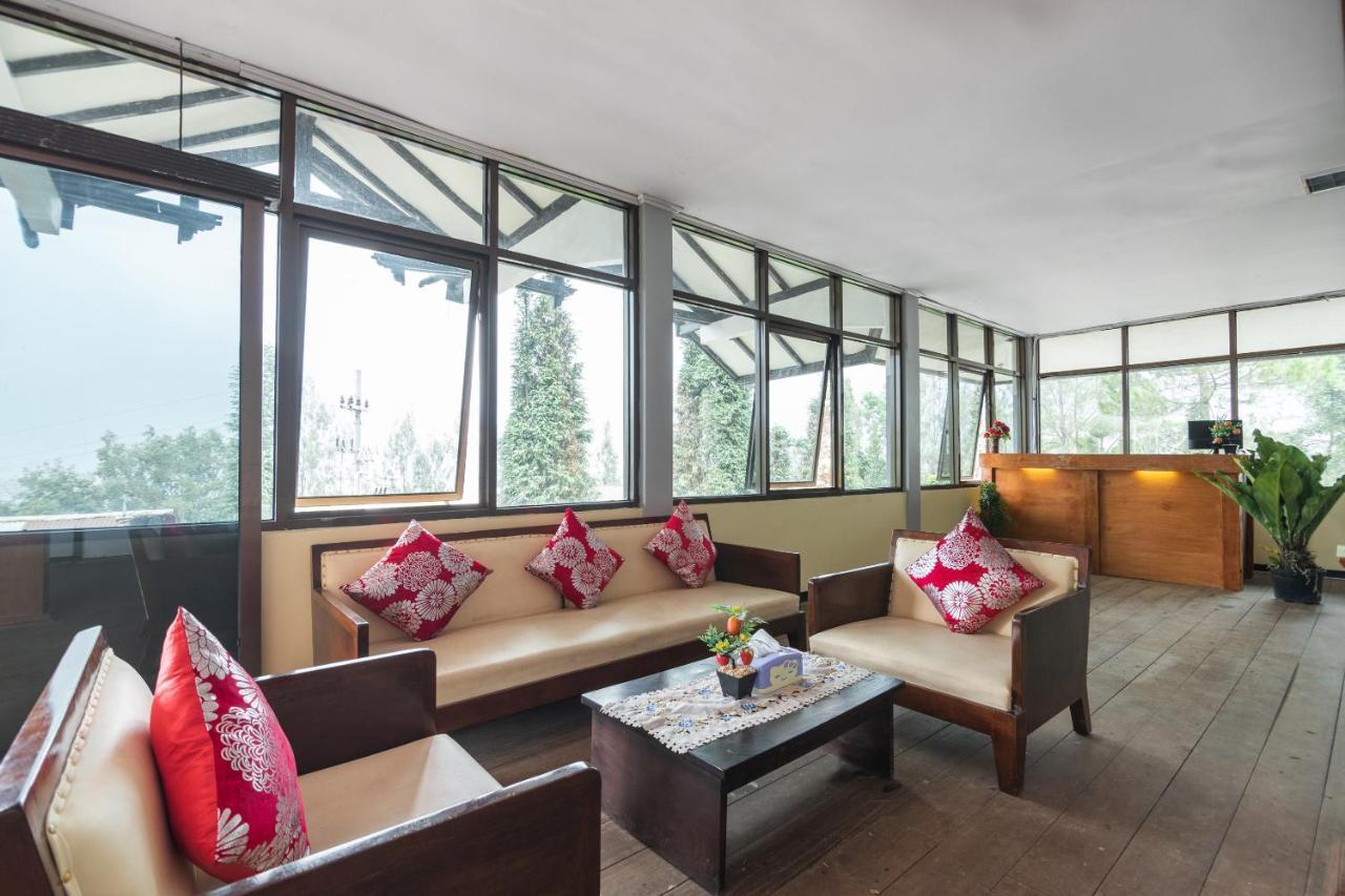 Oyo 1852 Intan Bromo Homestay Pasuruan Extérieur photo